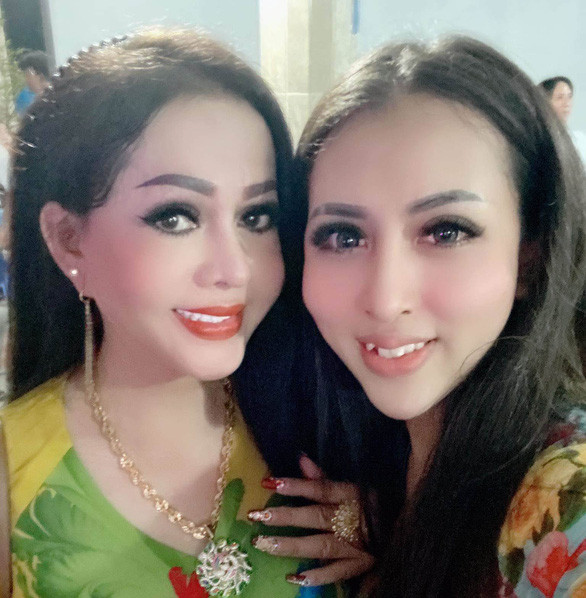 Khánh Du nhận được sự giúp đỡ rất nhiều từ người chị chuyển giới Diễm Hương trong cuộc sống - Ảnh: NVCC