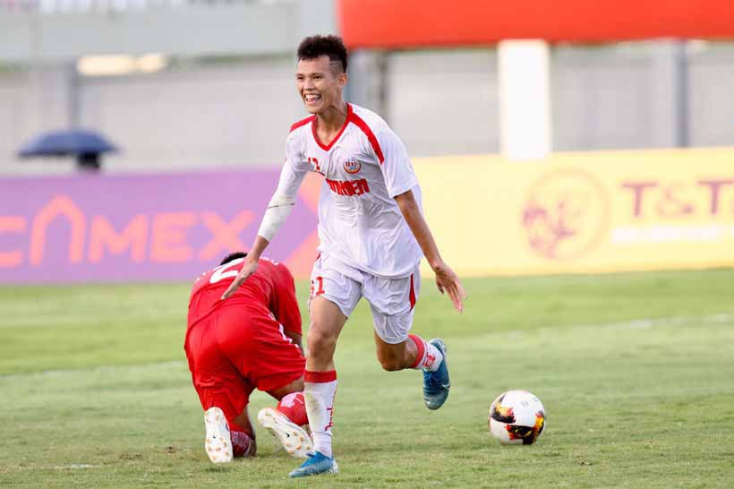 Tiền đạo Lê Hữu Phước của HA.GL 2 lập cú đúp vào lưới B.Bình Dương. Ảnh: Khả Hòa