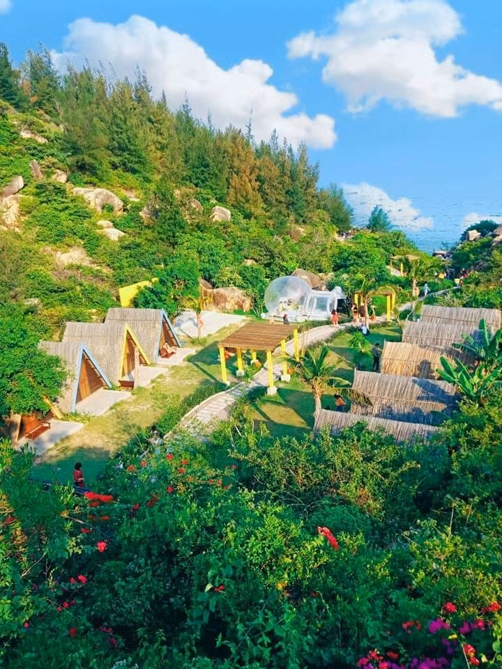 Một góc khu ngủ lều, cắm trại của khu dã ngoại Trung Lương. (Ảnh: Lan Anh)