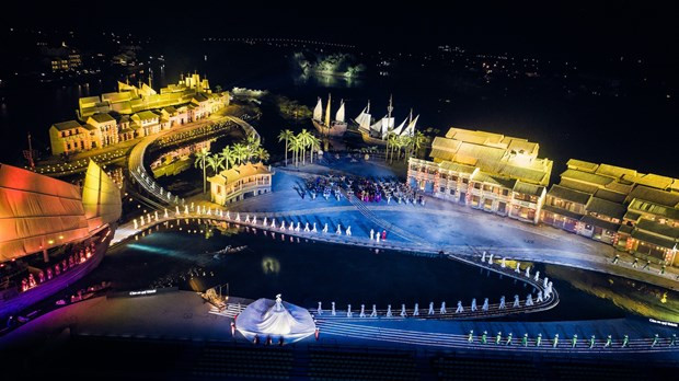 Áo dài được biểu diễn tại sân khấu thực cảnh Ký ức Hội An rộng 25.000m2. (Nguồn: VGP) Áo dài được biểu diễn tại sân khấu thực cảnh Ký ức Hội An rộng 25.000m2. (Nguồn: VGP)