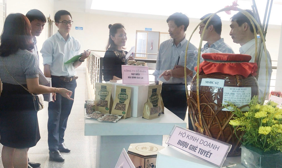 Từ nguồn kinh phí khuyến công đã hỗ trợ cho công tác bình chọn sản phẩm công nghiệp nông thôn tiêu biểu các cấp. Ảnh: Vũ Thảo Từ nguồn kinh phí khuyến công đã hỗ trợ cho công tác bình chọn sản phẩm công nghiệp nông thôn tiêu biểu các cấp. Ảnh: Vũ Thảo