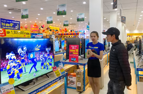 Những ti vi đời mới đều tích hợp sẵn bộ phận thu phát tín hiệu truyền hình số. Ảnh: H.D