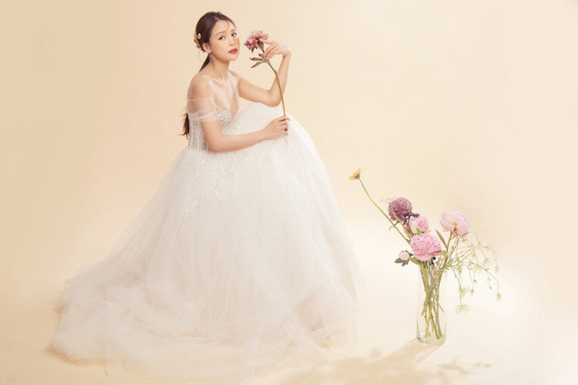 Giống như nhiều cô gái khác, Sam từng tưởng tượng về đám cưới trong mơ của mình. Nhưng sau nhiều “sóng gió”, nữ diễn viên để mọi thứ diễn ra theo cách tự nhiên nhất.