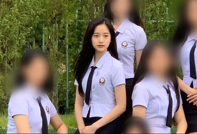 Với gương mặt thu hút, Jo Seung Hee đã rất nổi tiếng khi còn là học sinh trường Trung học Nghệ thuật Sunhwa. Cô sở hữu tài khoản Instagram có hơn 87.000 người theo dõi ẢNH: INSTAGRAM NV