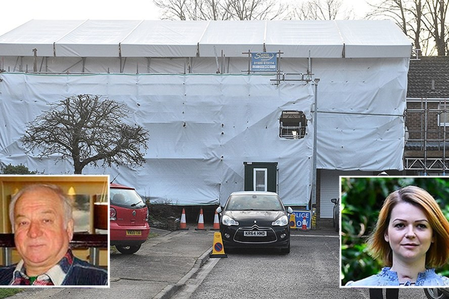 Cha con cựu điệp viên Nga bị đầu độc ở Anh Sergei Skripal và Yulia Skripal đã chuyển đến sống ở New Zealand với danh tính mới, theo Sunday Times.