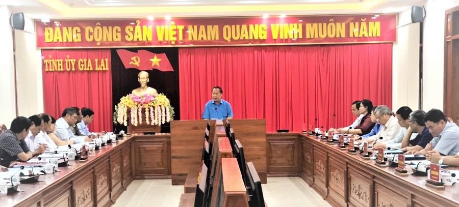 Phó Bí thư Tỉnh ủy Châu Ngọc Tuấn chủ trì buổi làm việc giữa Tổ công tác của Ban Thường vụ Tỉnh ủy với Ban Thường vụ Huyện ủy Krông Pa. Ảnh: Đinh Yến Quang cảnh buổi làm việc Ảnh Đinh Yến