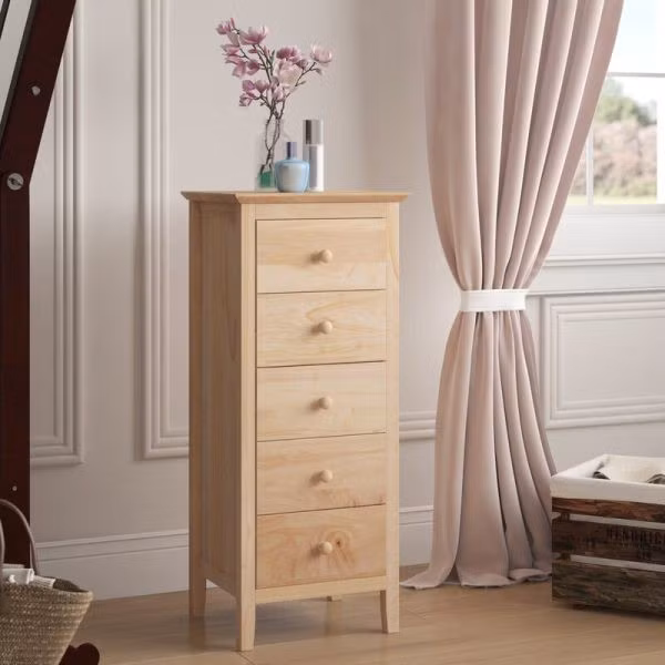 Hình chữ nhật thanh mảnh của tủ giúp bạn lưu trữ những vật dụng nhỏ như chìa khóa xe, điều khiển hay các loại tạp chí.