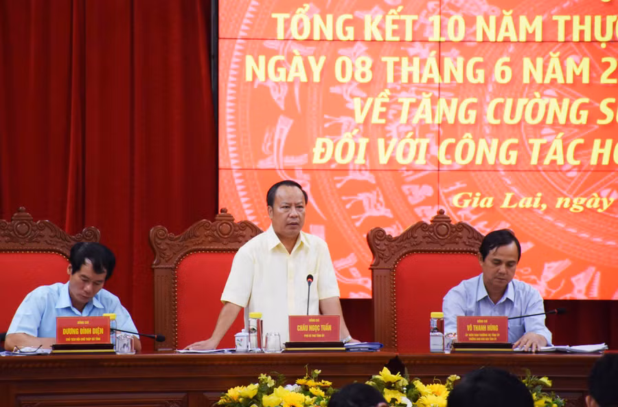 Phó Bí thư Tỉnh ủy Châu Ngọc Tuấn phát biểu chỉ đạo tại hội nghị . Ảnh: Minh Nguyễn