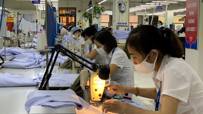  Trước mắt chưa triển khai điều chỉnh mức lương cơ sở từ 1.7.2020 - Ảnh: Thu Hằng