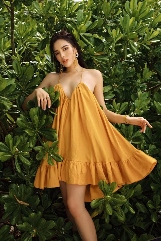 Kỳ Duyên trong một thiết kế phóng khoáng không nội y