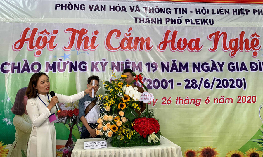 Hội thi cắm hoa với chủ đề 