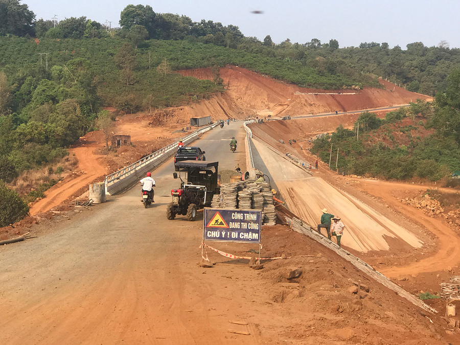  Dự án đường liên huyện Chư Pah-Ia Grai-Đức Cơ-Chư Prông đang đẩy nhanh tiến độ thi công. Ảnh: H.D
