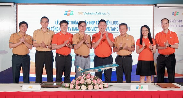 Hợp tác giữa Vietnam Airlines và FPT không chỉ giúp hai doanh nghiệp phát triển mà còn đóng góp vào lĩnh vực công nghệ thông tin trong ngành hàng không Việt Nam. (Ảnh: CTV/Vietnam+) Hợp tác giữa Vietnam Airlines và FPT không chỉ giúp hai doanh nghiệp phát triển mà còn đóng góp vào lĩnh vực công nghệ thông tin trong ngành hàng không Việt Nam. (Ảnh: CTV/Vietnam+)