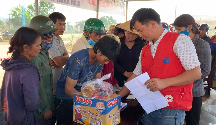 Hội Chữ thập đỏ các cấp tỉnh Gia Lai đã tổ chức nhiều hoạt động trợ giúp người nghèo khó trong Tháng nhân đạo năm 2020. Ảnh: Như Nguyện 