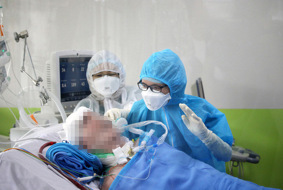 Phi công người Anh mắc Covid-19 đang hồi phục ngày một tốt hơn - Ảnh: Bệnh viện cung cấp Phi công người Anh mắc Covid-19 đang hồi phục ngày một tốt hơn - Ảnh: Bệnh viện cung cấp