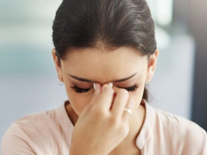 Khi hoóc môn bị giảm trong thời kỳ tiền mãn kinh có thể gây ra thay đổi thị lực và trong một số trường hợp có thể thay đổi từ cận thị sang viễn thị ẢNH MINH HỌA: SHUTTERSTOCK