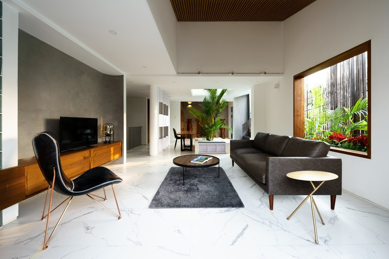 Trần được sơn lại và hệ thống dây cáp cũng được lắp đặt ẩn vào trong. Trần được sơn lại và hệ thống dây cáp cũng được lắp đặt ẩn vào trong.
