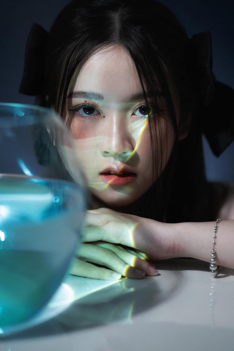 Nữ sinh xuất hiện trong bộ ảnh là Đinh Nhật Linh (sinh năm 2000) - sinh viên trường đại học Công Đoàn. Ảnh: Hưng Nguyễn 