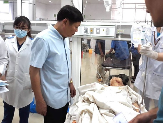 Ông Nguyễn Bốn, Chủ tịch UBND tỉnh Đắk Nông thăm hỏi các nạn nhân trong vụ tai nạn  Ông Nguyễn Bốn, Chủ tịch UBND tỉnh Đắk Nông thăm hỏi các nạn nhân trong vụ tai nạn