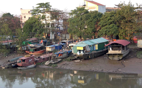 Xóm chài Tam Bạc nghèo khó đang chuẩn bị di dời - Ảnh: T.LÊ