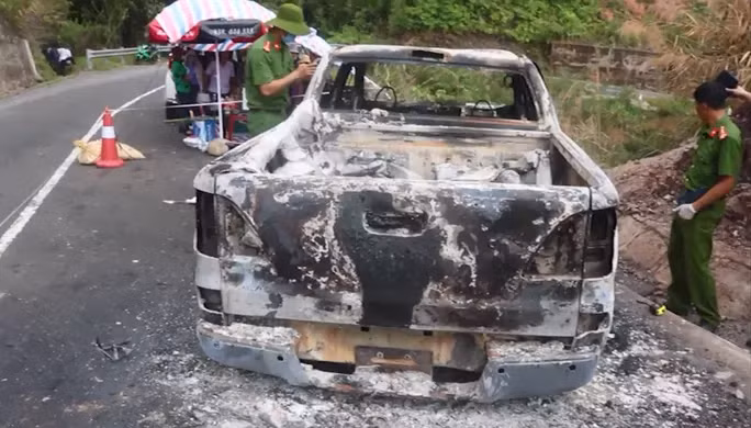 Hiện trường vụ đốt xe
