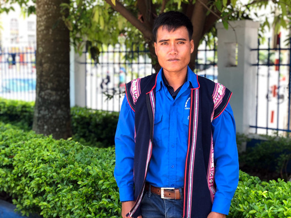 Anh Đinh Văn Hlinh là bí thư chi đoàn sôi nổi, nhiệt huyết ở tổ dân phố Plei Ktoh. Ảnh: P.L