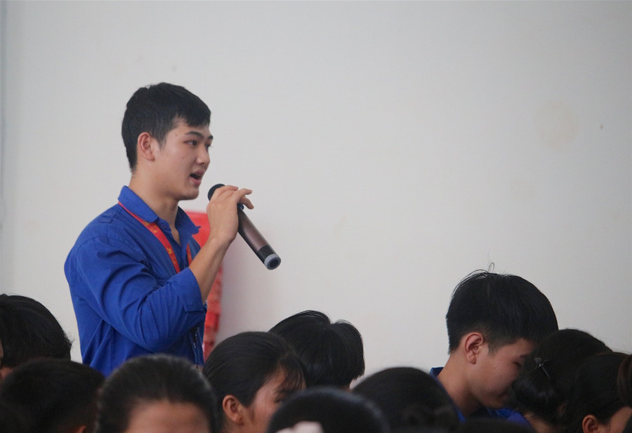 Học sinh Trường THPT Lê Hoàn (huyện Đức Cơ) đặt câu hỏi trong đợt tư vấn tuyển sinh do Trường Đại học Nông Lâm TP. Hồ Chí Minh-Phân hiệu Gia Lai tổ chức. Ảnh: Mộc Trà Học sinh Trường THPT Lê Hoàn (huyện Đức Cơ) đặt câu hỏi trong đợt tư vấn tuyển sinh do Trường Đại học Nông Lâm TP. Hồ Chí Minh-Phân hiệu Gia Lai tổ chức. Ảnh Mộc Trà
