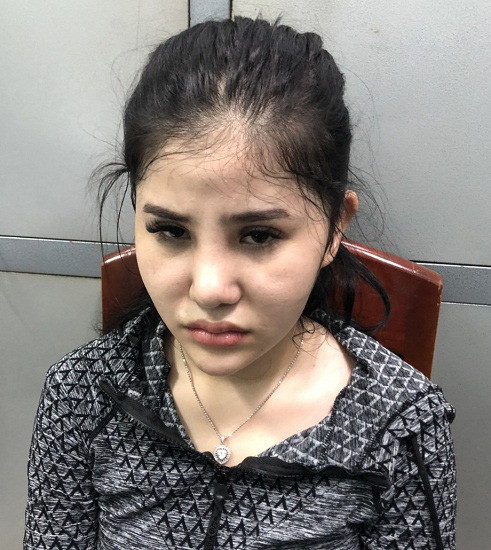 Hot girl Nguyễn Thị Hồng Linh tại cơ quan công an Hot girl Nguyễn Thị Hồng Linh tại cơ quan công an