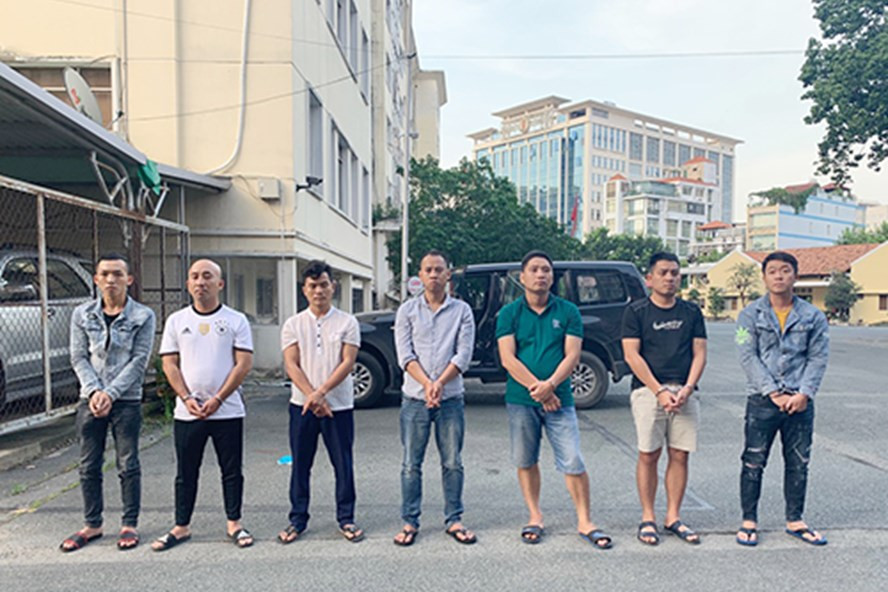  Nhóm tội phạm dàn cảnh, khống chế nạn nhân, để cướp 35 tỉ đồng. Ảnh: TTXVN.