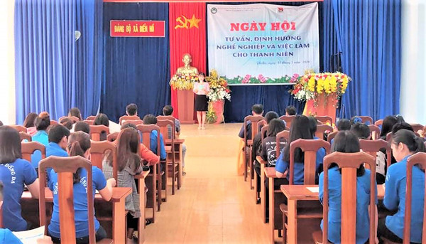 Nhiều nội dung được tư vấn, định hướng nghề nghiệp việc làm tại ngày hội. Ảnh: Đinh Yến Nhiều nội dung được tư vấn, định hướng nghề nghiệp việc làm tại ngày hội. Ảnh: Đinh Yến