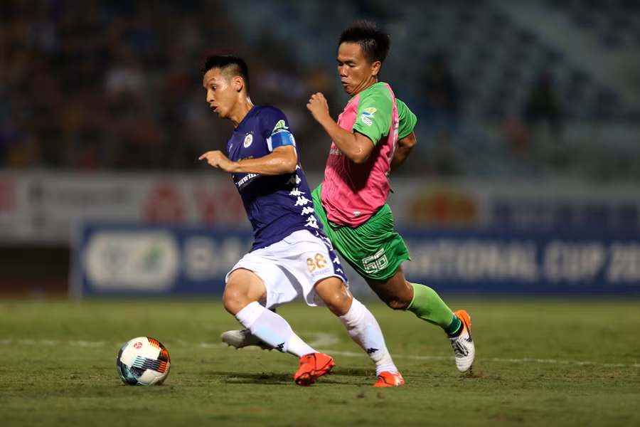 Quả bóng vàng Việt Nam 2019 Đỗ Hùng Dũng cùng Hà Nội FC thắng thuyết phục Đồng Tháp 3-0. Ảnh: Hải Đăng