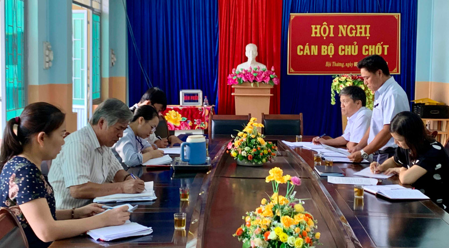 Đoàn kiểm tra, giám sát phòng chống tác hại thuốc lá tại UBND phường Hội Thương (TP. Pleiku). Ảnh: Như Nguyện