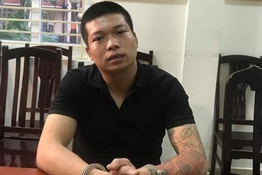 Tên cướp Nguyễn Khắc Hải tại trụ sở công an. Ảnh: L.N.