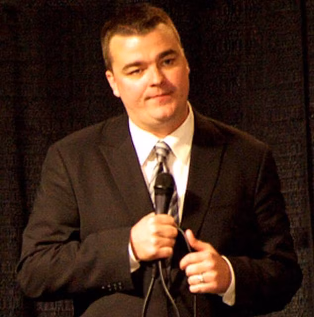  John Greenewald, tác giả cuốn sách tiết lộ về dự án cho nổ bom hạt nhân trên Mặt trăng của Mỹ.