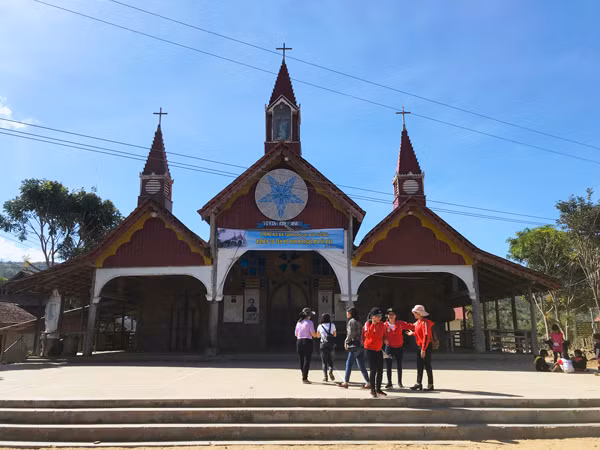 Một nhà thờ có kiến trúc độc đáo ở xã Hà Đông. Ảnh: Phương Linh