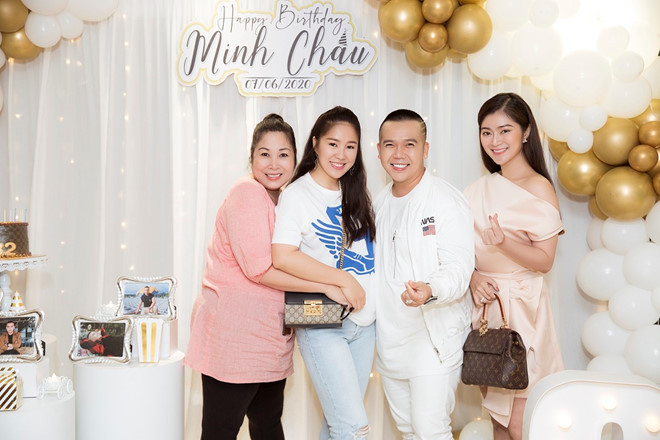 Hồng Vân, Lê Phương và Thanh Trúc rạng rỡ và xinh đẹp khi dự sinh nhật của nhà thiết kế Minh Châu ẢNH: PHAN TIẾN VŨ