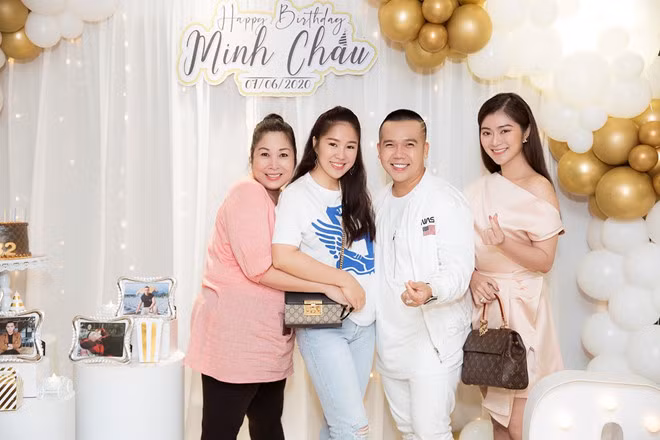 Hồng Vân, Lê Phương và Thanh Trúc rạng rỡ và xinh đẹp khi dự sinh nhật của nhà thiết kế Minh Châu ẢNH: PHAN TIẾN VŨ