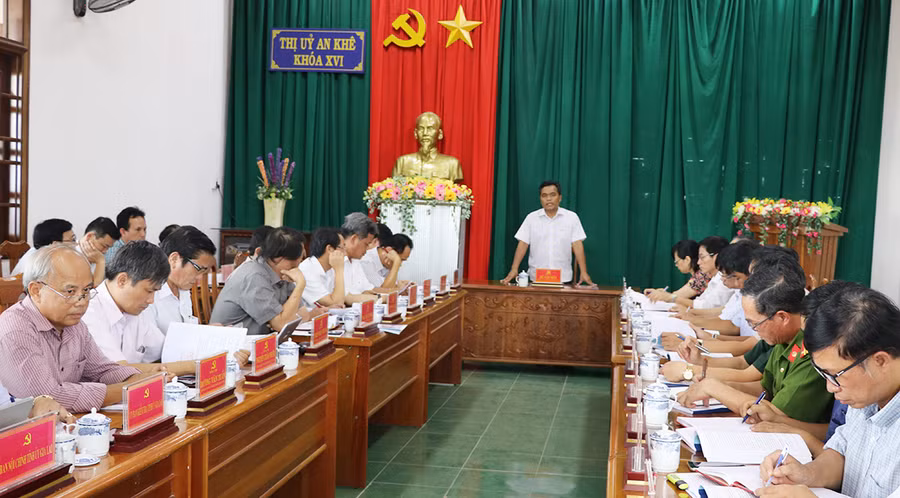  Bí thư Tỉnh ủy Hồ Văn Niên phát biểu tại buổi làm việc. Ảnh: N.M