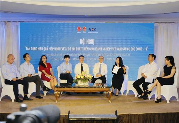  Đại diện cơ quan chức năng, các doanh nghiệp thảo luận tại hội nghị. (Ảnh: Trần Việt/TTXVN)