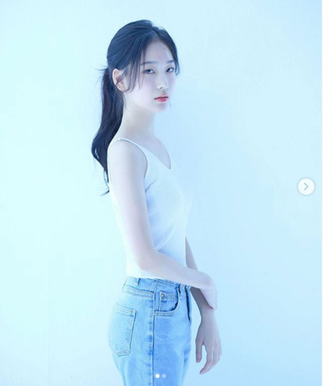 Đặc biệt, một số người cho rằng cô có nét giống những đàn chị nổi tiếng bao gồm YoonA (SNSD) và Krystal (f(x)) ẢNH: INSTAGRAM NV