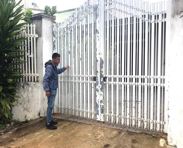 Căn nhà của vợ chồng bà Lê Thị Thương đã đóng cửa kín mít. Ảnh: L.V.N