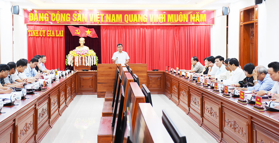 Bí thư Tỉnh ủy Hồ Văn Niên phát biểu chỉ đạo tại buổi làm việc. Ảnh: M.N Bí thư Tỉnh ủy Hồ Văn Niên phát biểu chỉ đạo tại buổi làm việc