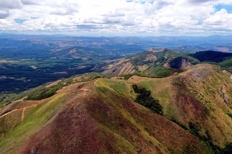 Điểm cao Charlie (1015), nhìn từ trên cao - Ảnh: Nguyễn Độc Lập