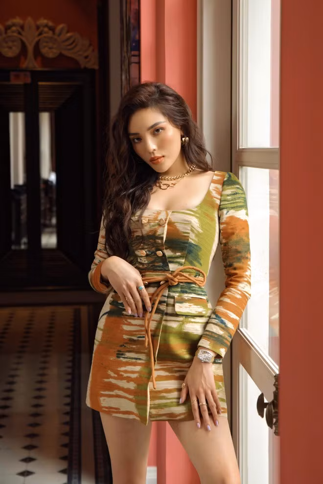 Đi đôi cùng với vẻ quyến rũ của các thiết kế là vẻ đẹp chín muồi của Kỳ Duyên Đi đôi cùng với vẻ quyến rũ của các thiết kế là vẻ đẹp chín muồi của Kỳ Duyên