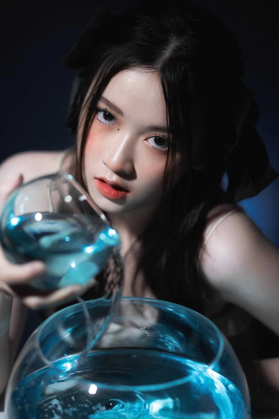 Nhật Linh chia sẻ cảm thấy vô cùng bất ngờ vì nhận được nhiều sự quan tâm của động đồng mạng. Trước đó, Nhật Linh chưa từng thực hiện bộ ảnh nào tương tự. 