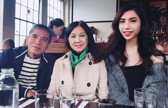 Shayne nhận được sự yêu thương từ cha mẹ - Ảnh: NVCC