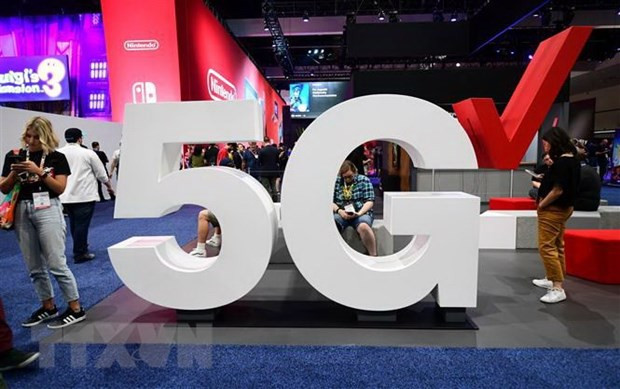 Biểu tượng mạng 5G tại một triển lãm. (Ảnh: AFP/TTXVN) Biểu tượng mạng 5G tại một triển lãm. (Ảnh: AFP/TTXVN)