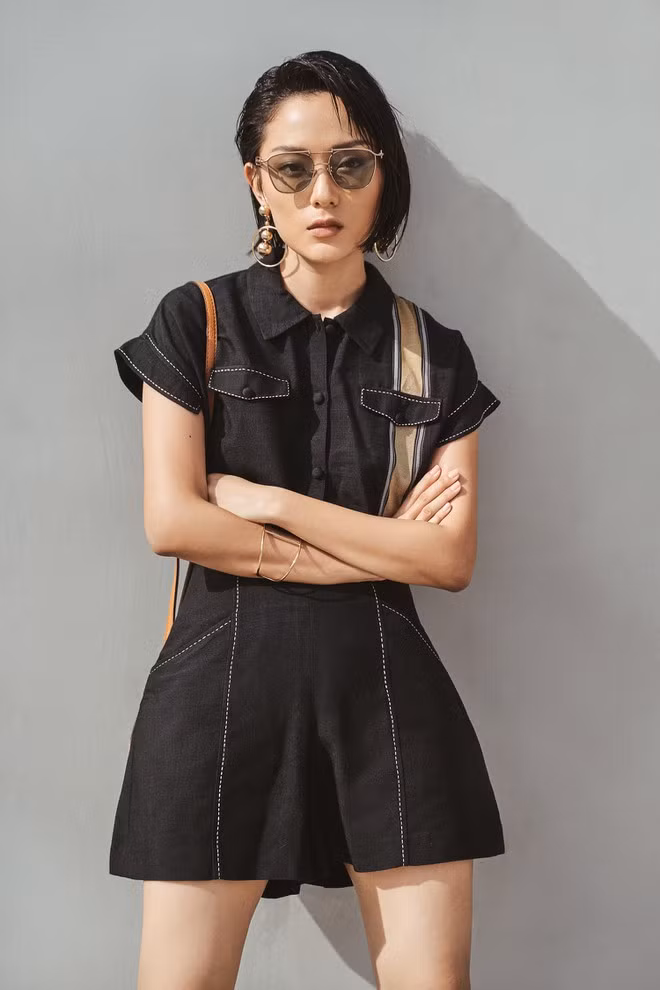 Chân dài sinh năm 1994 tại Hà Nội được nhiều nhãn hàng thời trang cao cấp yêu thích và mời cộng tác. Vào tháng 10 năm nay, cô sẽ ra mắt khán giả ở vai trò diễn viên với vai nữ chính trong phim điện ảnh Sài Gòn trong cơn mưa