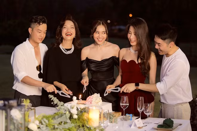 Các diễn viên NSND Lê Khanh, Diễm My 9X, Lan Ngọc... gây ấn tượng với thần thái sang trọng, đầy cuốn hút ẢNH: NVCC