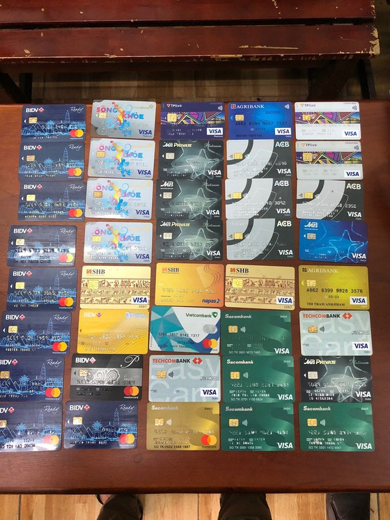  Thẻ ATM dùng để rút tiền